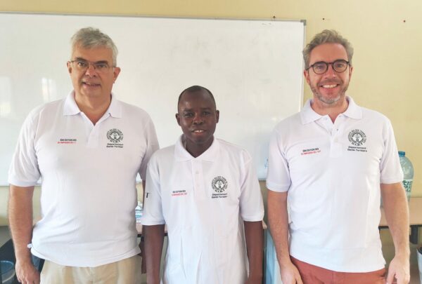 Nos 2 enseignants GEA, Philippe Léost et Jérôme Bouvet, accompagnés d'Ousmane Sow, Directeur de l'IUT de Thiès